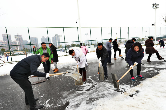 一場(chǎng)雪，體育中心美得不要不要的 但最美的風(fēng)景還是他們(圖5)