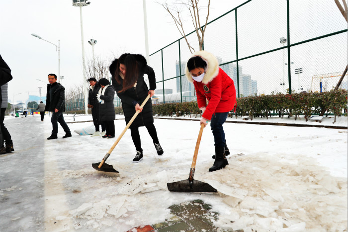 一場(chǎng)雪，體育中心美得不要不要的 但最美的風(fēng)景還是他們(圖9)