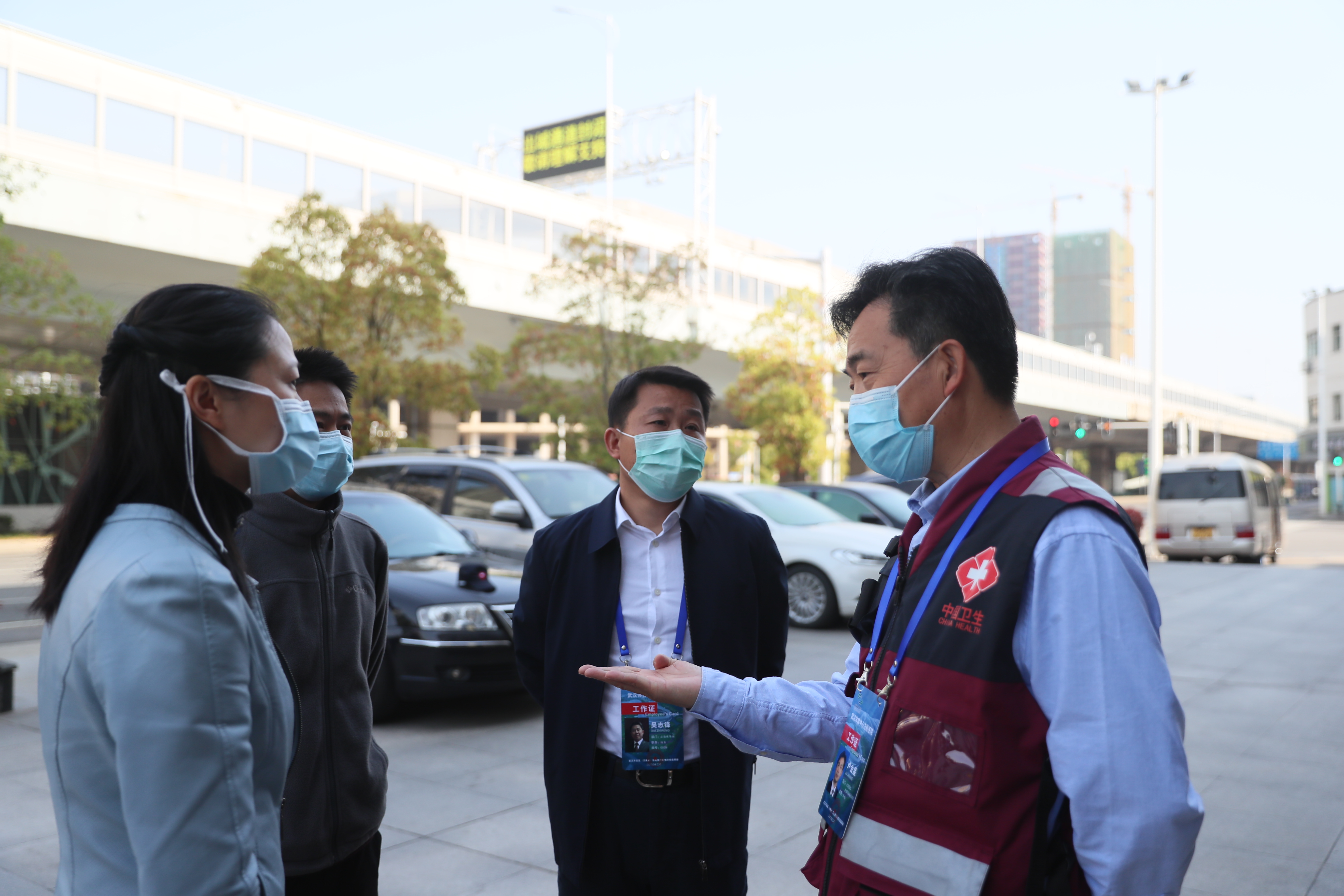 體育中心方艙醫(yī)院管理小組慰問(wèn)國(guó)家疾控中心援鄂團(tuán)隊(duì)(圖6)