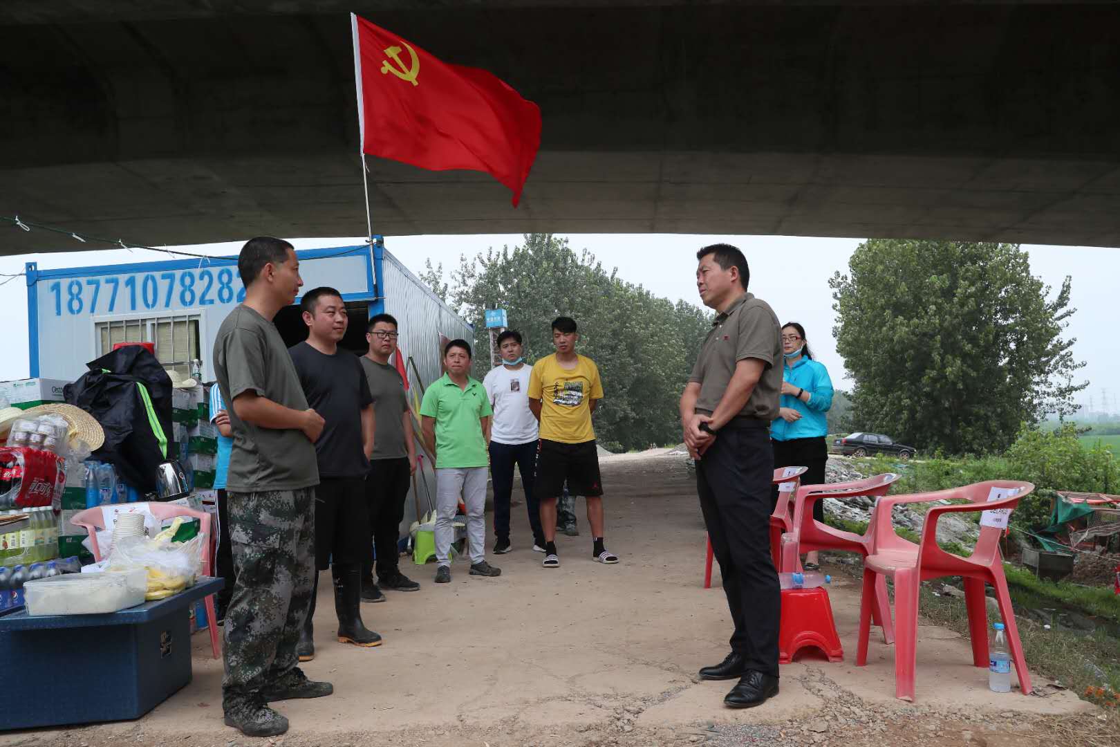 吳志鋒帶隊巡堤(圖2)